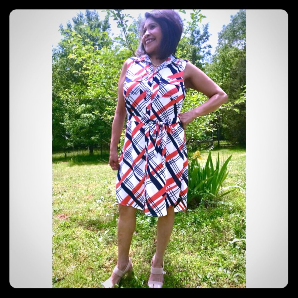 👛 Sleeveless Summer Button Down Shirt Dress - Picture 3 of 8